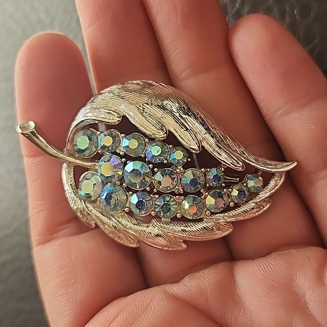Vtg Coro Brooch 18$